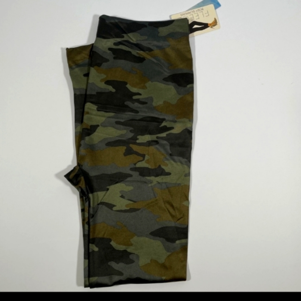 Camo. Leggings.
